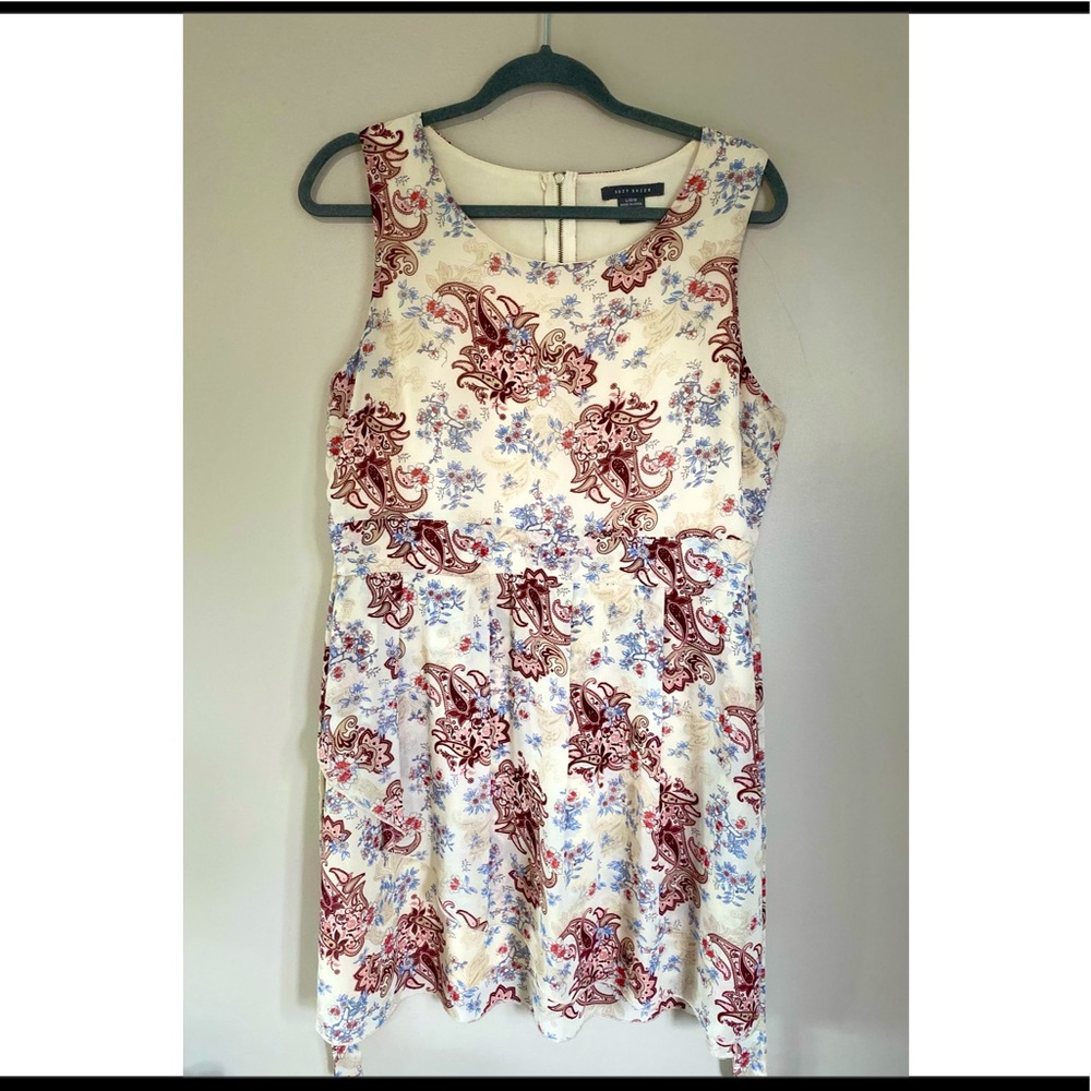 Suzy shier dress. Size Large
